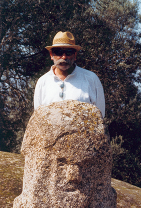 005-devant monolithe